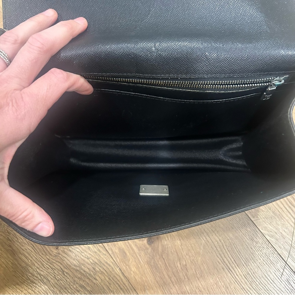 Louis Vuitton Selenga Taiga clutch / wristlet in black - Picture 7 of 12